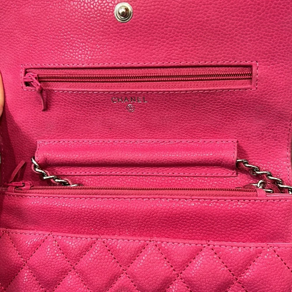 Pink wallet on a chain - Picture 2 of 4